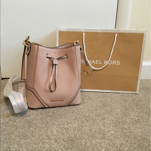 Michael Kors Handbags - Michael Kors Bucket Bag- NWT still in packaging